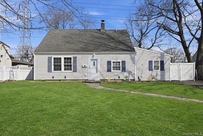 /international/us/113-hickory-lane-levittown-ny-110107156916/