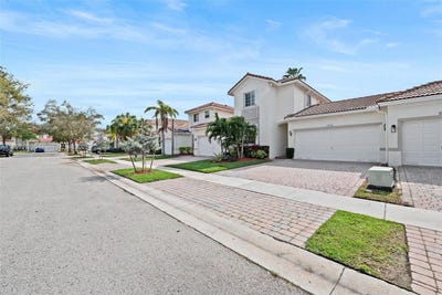 /international/us/18746-sw-27th-ct-miramar-fl-110098238278/