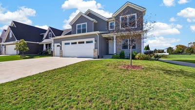/international/us/1411-lincoln-park-drive-bloomington-il-110120682303/