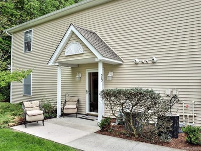 /international/us/25-village-cove-warwick-ny-110108121088/