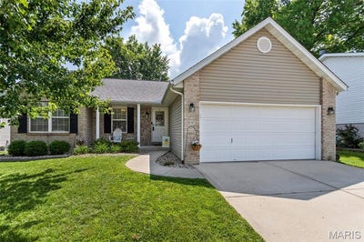 /international/us/641-high-school-street-collinsville-il-110109083492/