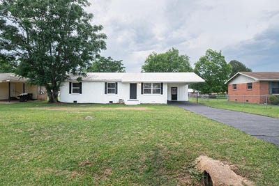 /international/us/213-rock-creek-road-headland-al-110108257726/