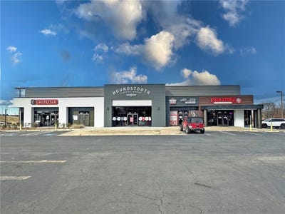 /international/us/6205-rogers-avenue-fort-smith-ar-110097035954/