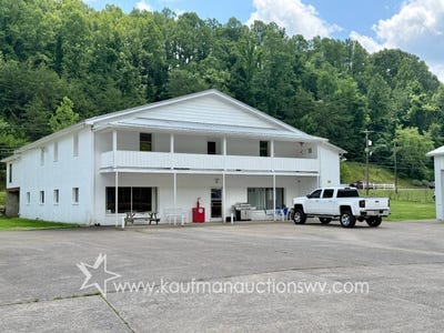 /international/us/1192-state-st-gassaway-wv-110108930470/