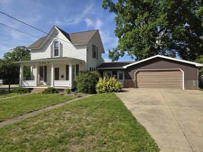 /international/us/210-w-morris-street-morrison-il-110108064037/