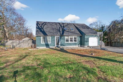 /international/us/528-lockwood-drive-shirley-ny-110106932748/