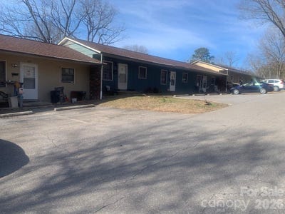 /international/us/1006-3rd-street-se-hickory-nc-110106004224/