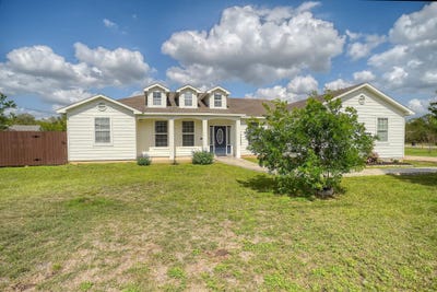/international/us/102-w-oak-loop-cedar-creek-tx-110107313826/