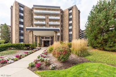 /international/us/2202-acacia-park-drive-lyndhurst-oh-110107342122/