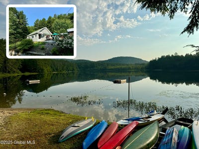 /international/us/16-pumphouse-road-lake-luzerne-ny-110098785621/