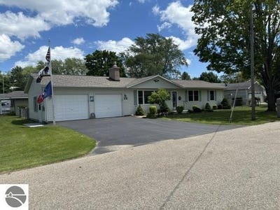/international/us/516-locke-street-east-tawas-mi-110108822915/