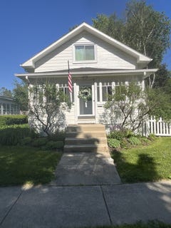 /international/us/701-edison-street-geneva-il-110108384150/