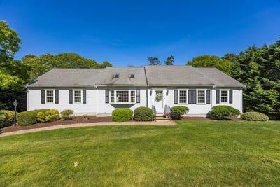 /international/us/18-curve-hill-road-south-yarmouth-ma-110099993319/