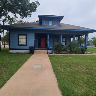 /international/us/615-e-washington-st-giddings-tx-110107664673/