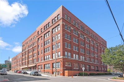 /international/us/200-main-street-kansas-city-mo-110106169128/