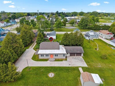/international/us/1411-school-street-two-rivers-wi-110108875916/