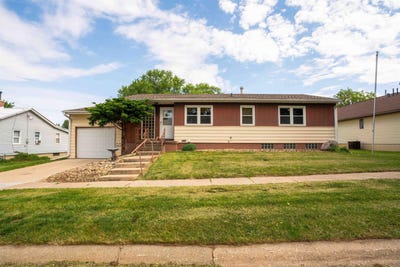 /international/us/1203-l-avenue-grundy-center-ia-110108300636/