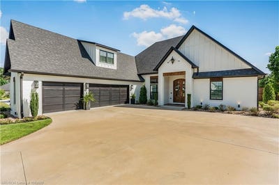 /international/us/8900-luxe-mnr-fort-smith-ar-110101146286/