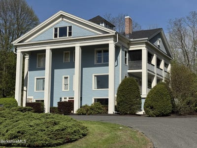 /international/us/80-maple-suite-5-great-barrington-ma-110099174854/?lang=en