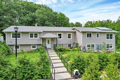 /international/us/43-freeland-st-monroe-ny-110108331230/