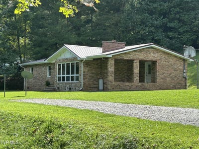 /international/us/2261-skeetrock-road-clintwood-va-110120152854/