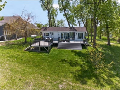 /international/us/633-cihlars-point-circle-sw-hudson-twp-mn-110108238623/