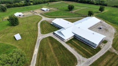 /international/us/15917-kishwaukee-valley-road-woodstock-il-110096699968/