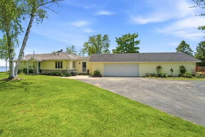 /international/us/w6093-n-bay-court-shawano-wi-110108360755/