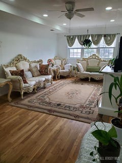 /international/us/333-college-drive-edison-nj-110106169648/