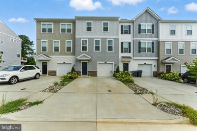 /international/us/406-honeyberry-lane-fredericksburg-va-110107240615/
