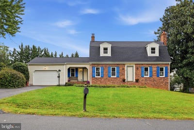 /international/us/911-w-country-club-drive-purcellville-va-110120452834/