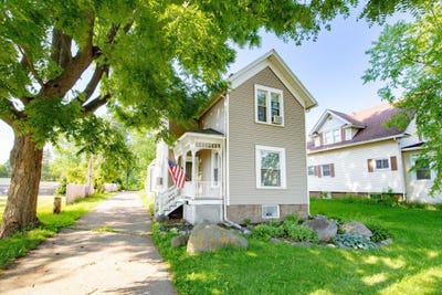 /international/us/317-n-3rd-street-fort-atkinson-wi-110100893198/