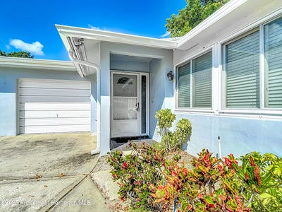 /international/us/1613-berwick-court-unit-c-palm-harbor-fl-110101211688/
