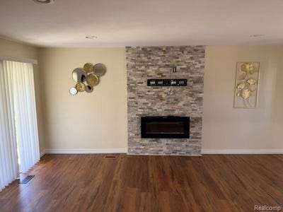 /international/us/33827-mint-court-sterling-heights-mi-110108495044/