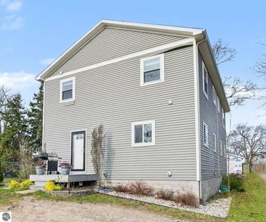/international/us/712-barlow-street-traverse-city-mi-110108734065/