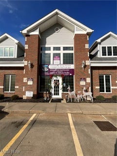 /international/us/205-w-portage-trail-extension-cuyahoga-falls-oh-110095869623/