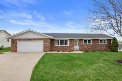 /international/us/864-mayer-ln-mayville-wi-110107336935/