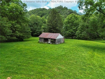 /international/us/148-broughton-lane-spurlockville-wv-110105327008/