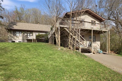 /international/us/303-305-moundsview-court-elk-mound-wi-110107668589/