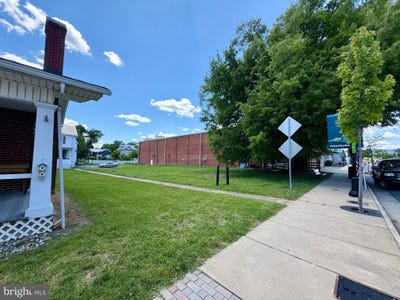 /international/us/w-king-street-strasburg-va-110108505669/