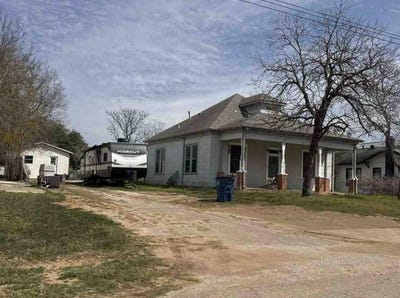 /international/us/1406-7th-st-floresville-tx-110100125330/