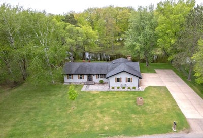 /international/us/703-country-club-road-schofield-wi-110099670946/