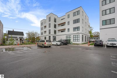 /international/us/708-randolph-street-traverse-city-mi-110108207870/