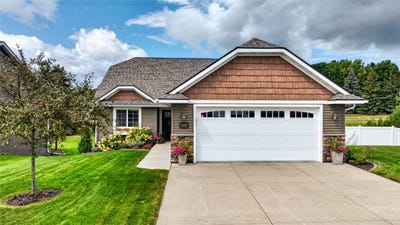 /international/us/2168-saint-andrews-drive-altoona-wi-110109930421/