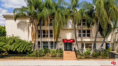 /international/us/5301-yarmouth-ave-encino-ca-110108361331/
