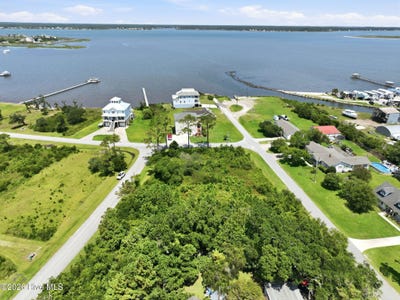 /international/us/162-westbay-circle-harkers-island-nc-110119505130/