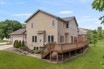 /international/us/405-century-oak-dr-waukesha-wi-110099994882/