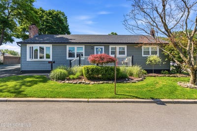 /international/us/10-third-street-matawan-nj-110108682432/