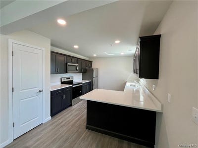 /international/us/206-golf-links-road-middletown-ny-110107987028/