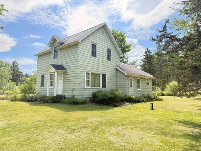 /international/us/23963-flint-avenue-tomah-wi-110103378347/